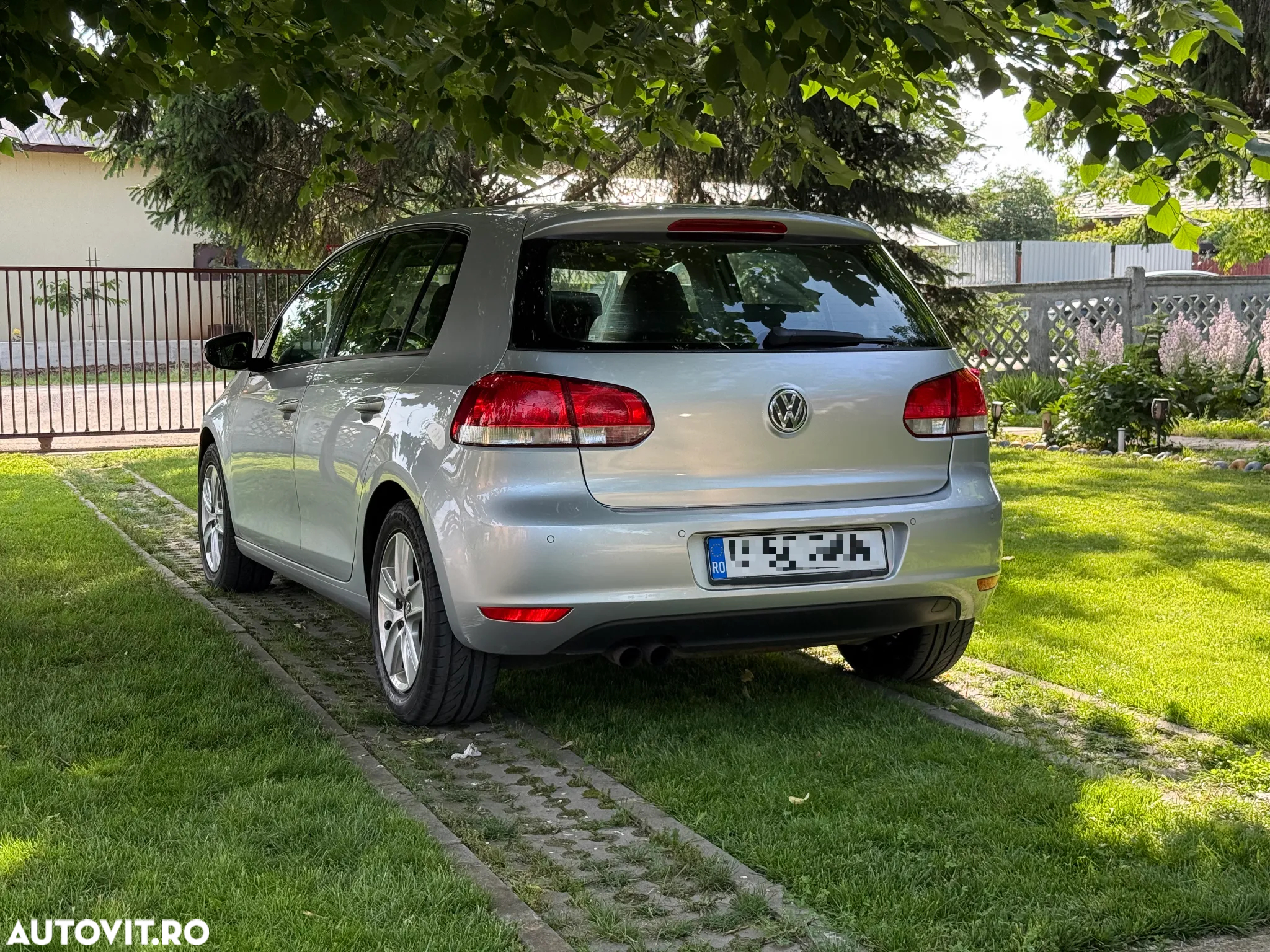 Volkswagen Golf - 6