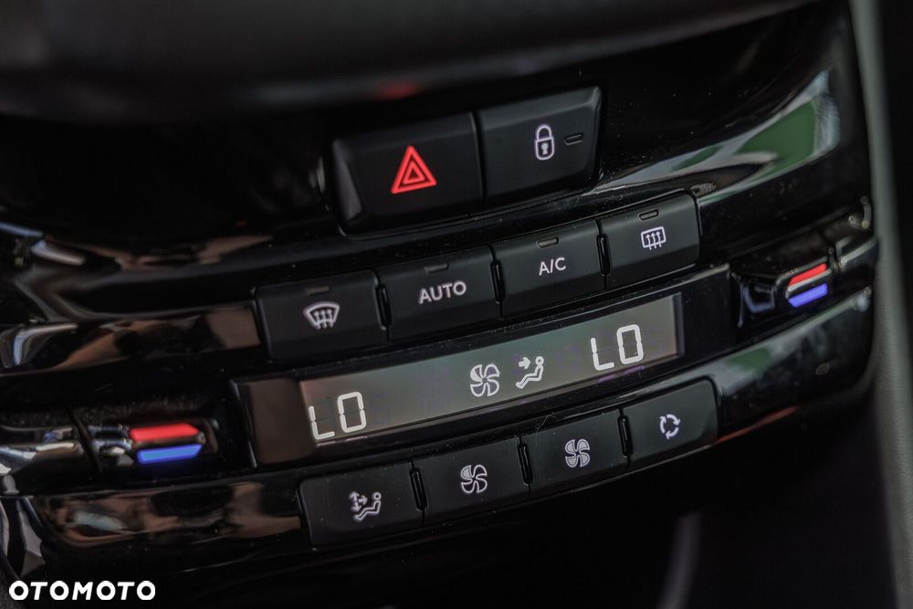 Peugeot 208 1.2 PureTech GPF Signature S&S - 32