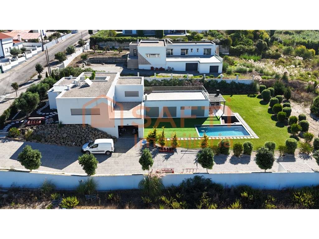 Moradia , T4, Com Cave , Piscina , Em Atouguia da Baleia , Peniche - Grande imagem: 2/51