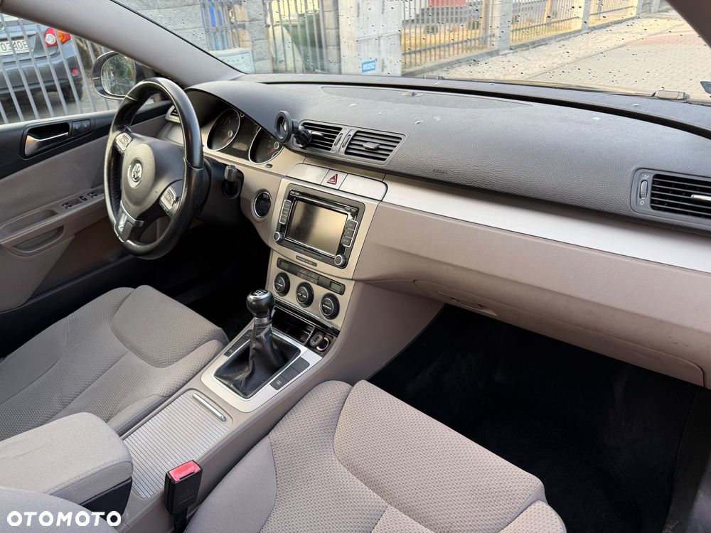 Volkswagen Passat 2.0 TDI Comfortline - 11