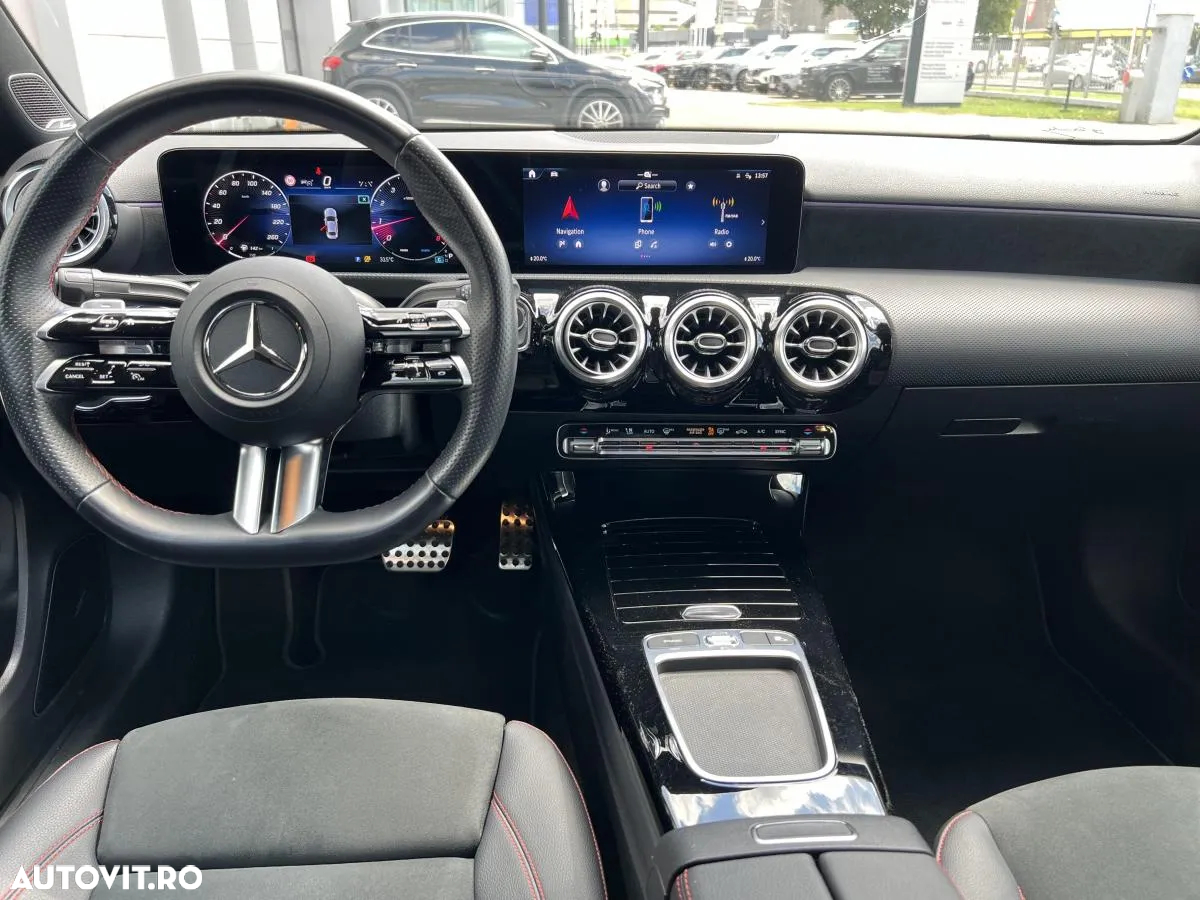 Mercedes-Benz A 220 4MATIC Sedan Aut. - 12