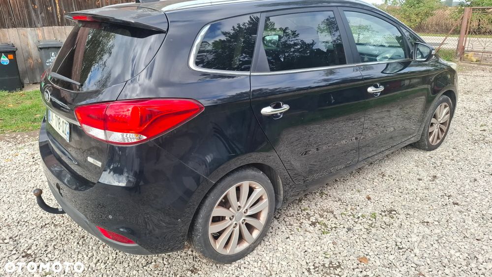 Kia Carens 2015 photo 4