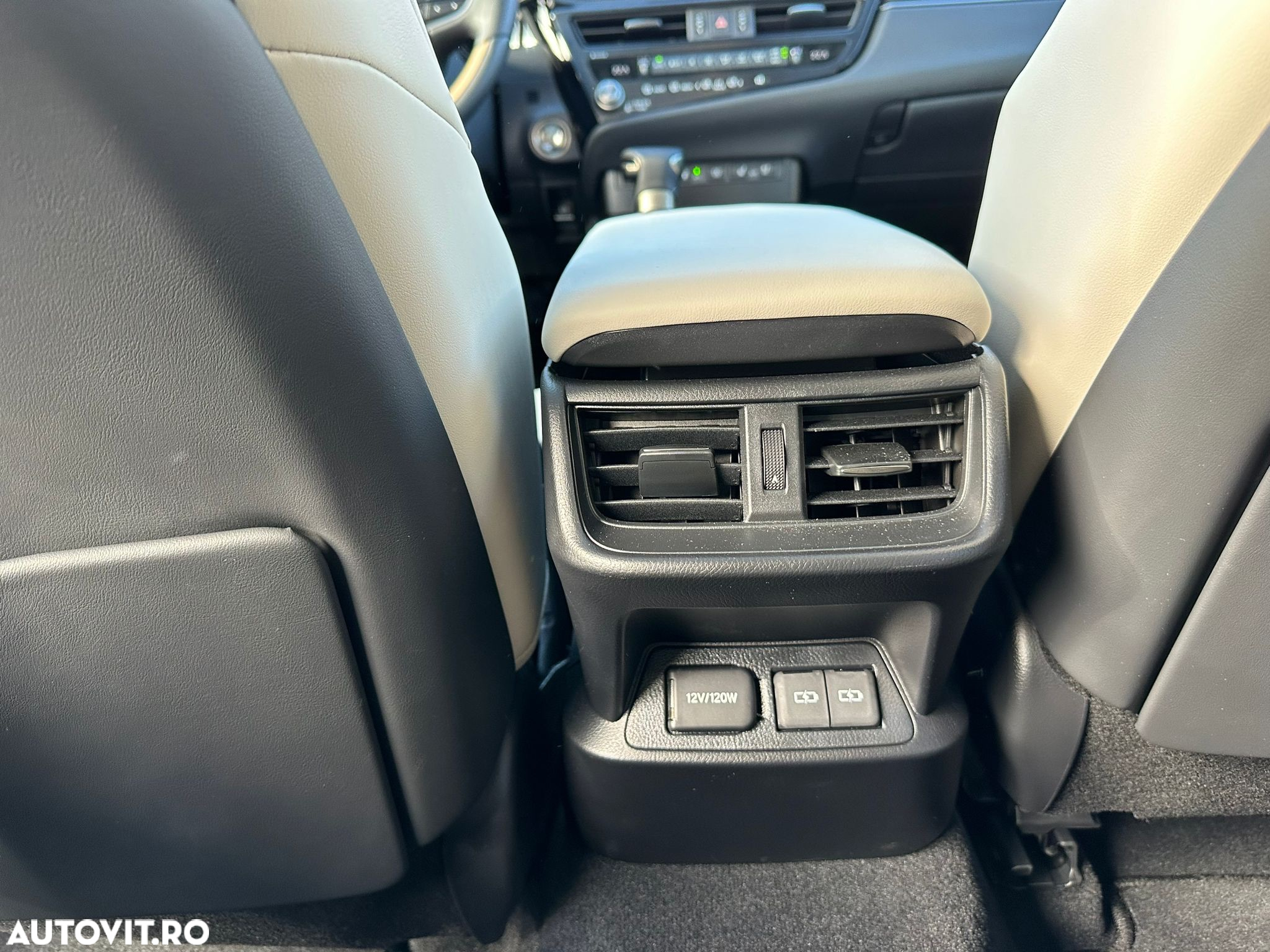 Lexus Seria ES 300h 2.5 TNGA HV 25H- 4X2 CVT Executive - 16