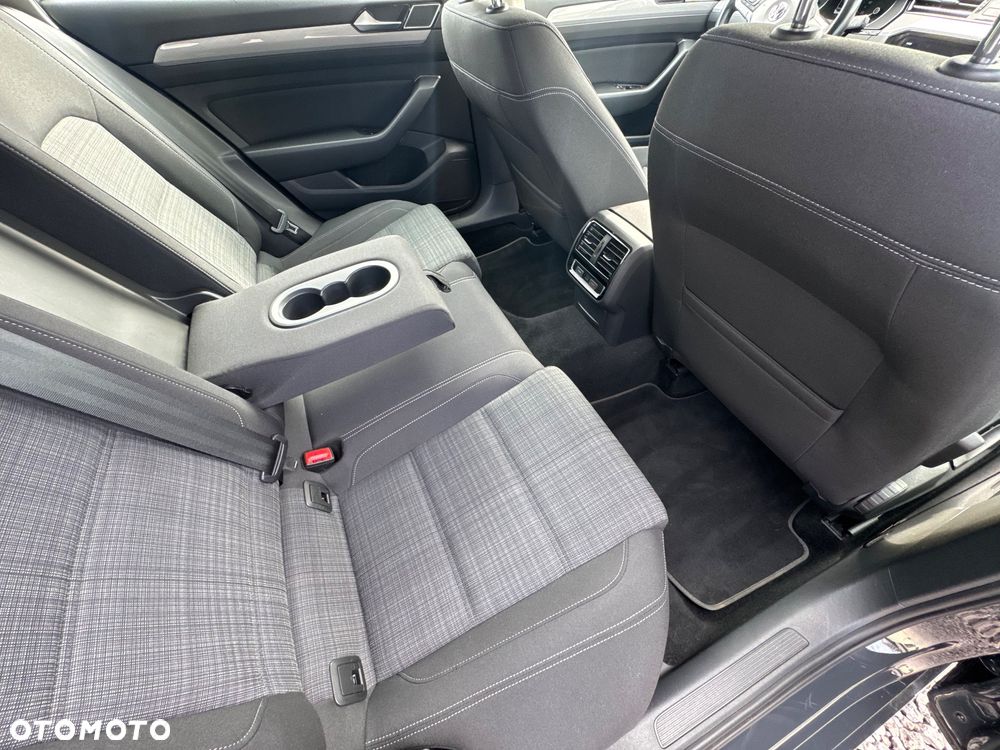 Volkswagen Passat - 23