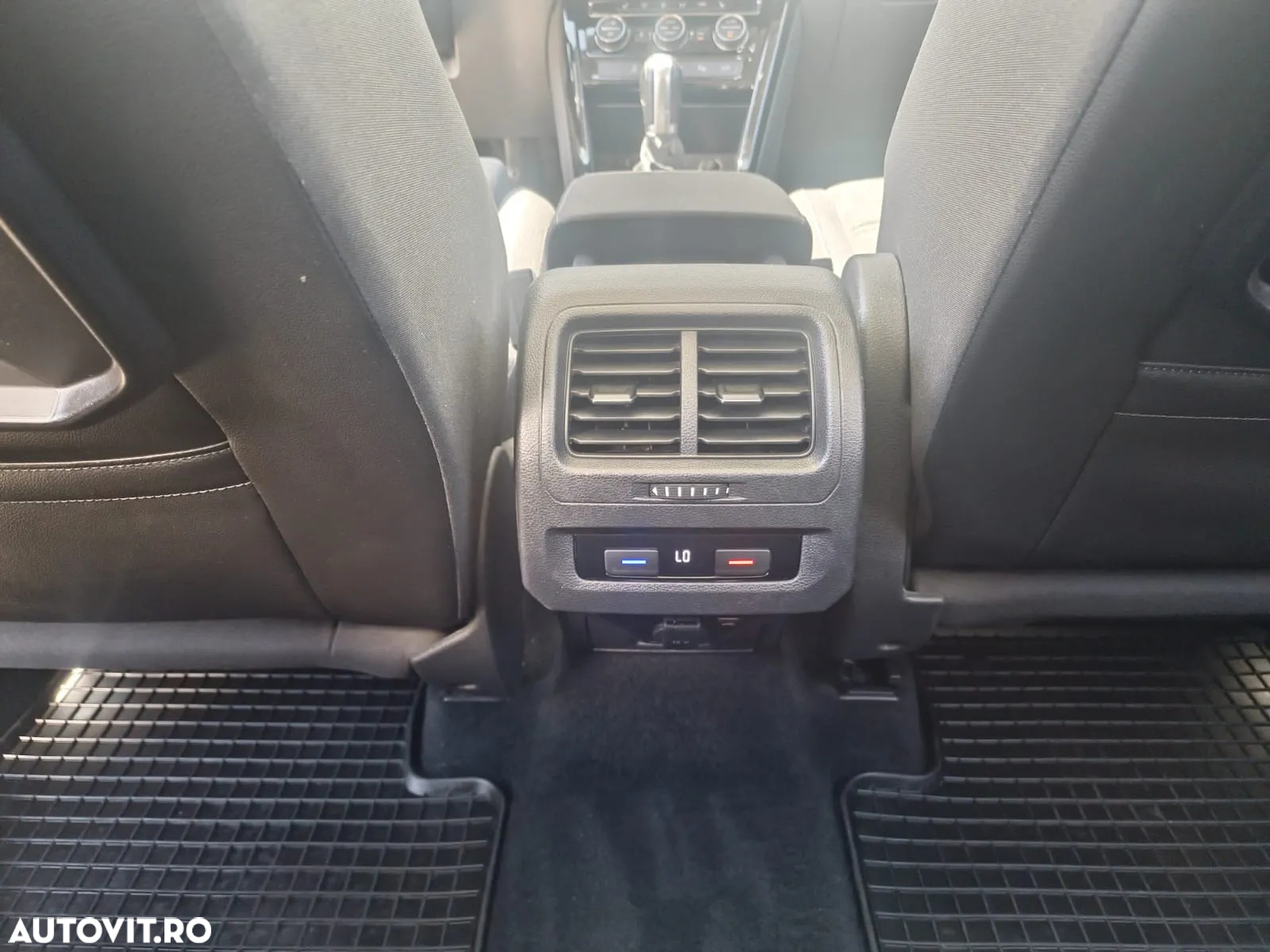 Volkswagen Touran 2.0 TDI DPF BlueMotion Technology DSG Highline - 16