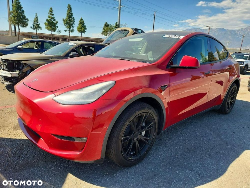 Tesla Model Y - 1