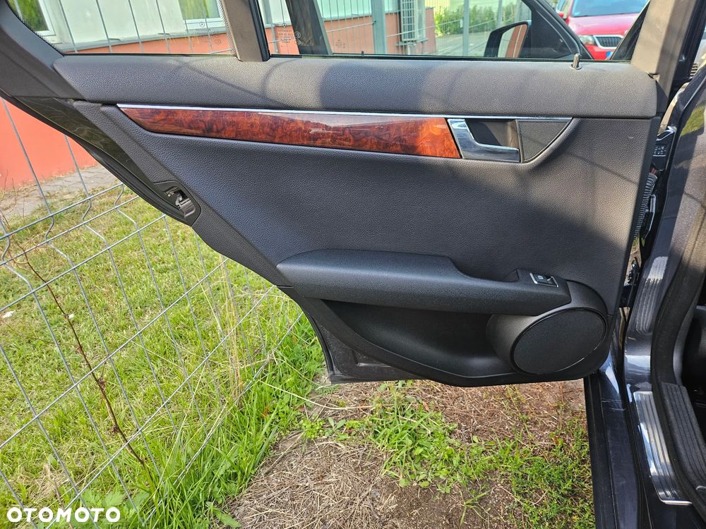 Mercedes-Benz Klasa C 180 Kompressor Automatik BlueEFFICIENCY - 15