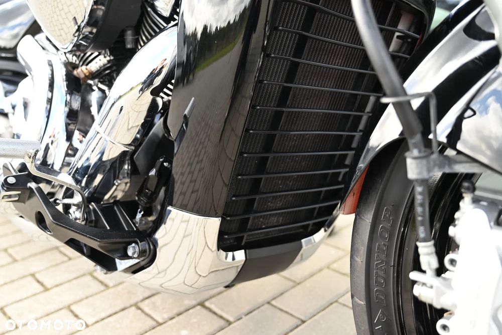 Suzuki Intruder - 20