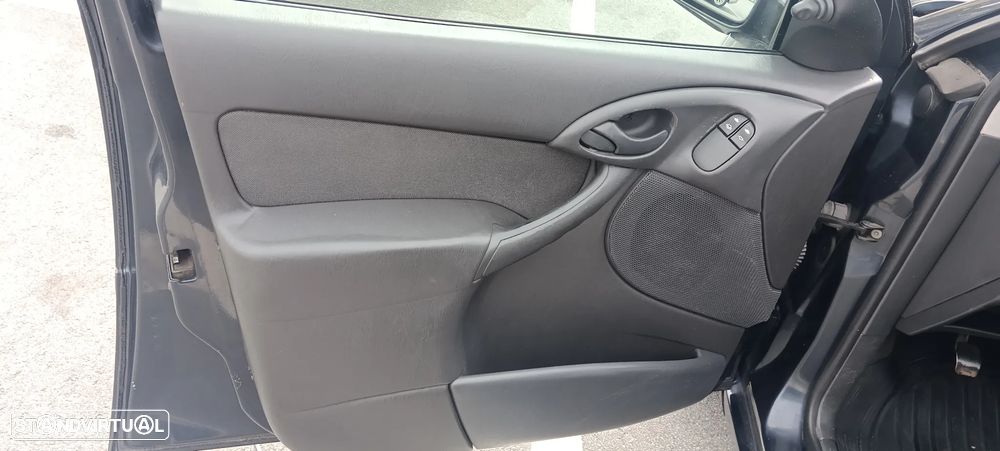 Ford Focus SW - 8