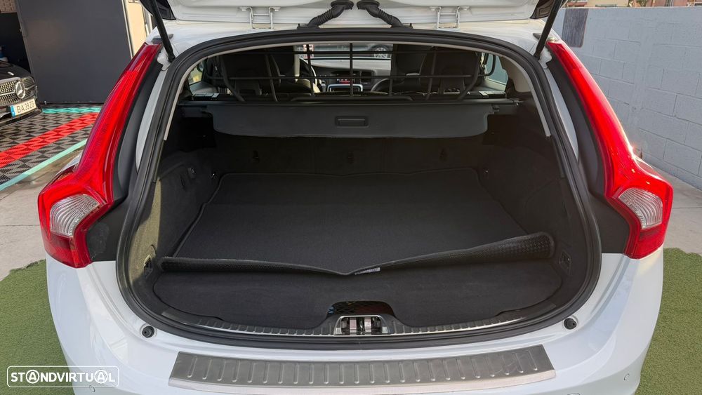 Volvo V60 2.4 D6 Momentum AWD Phev - 9