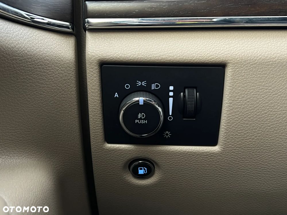 Jeep Grand Cherokee - 23