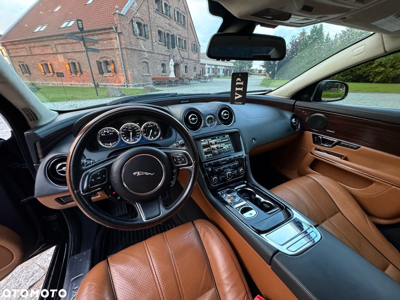 Jaguar XJ 3.0 T AWD LWB Portfolio - 11