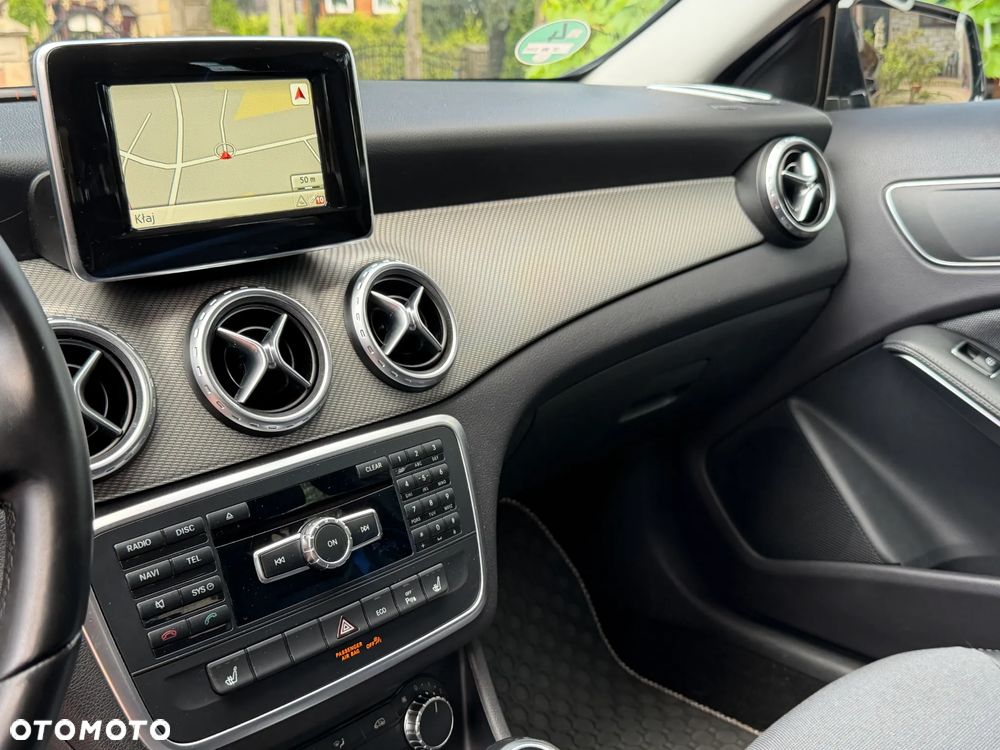 Mercedes-Benz GLA 200 Urban - 22