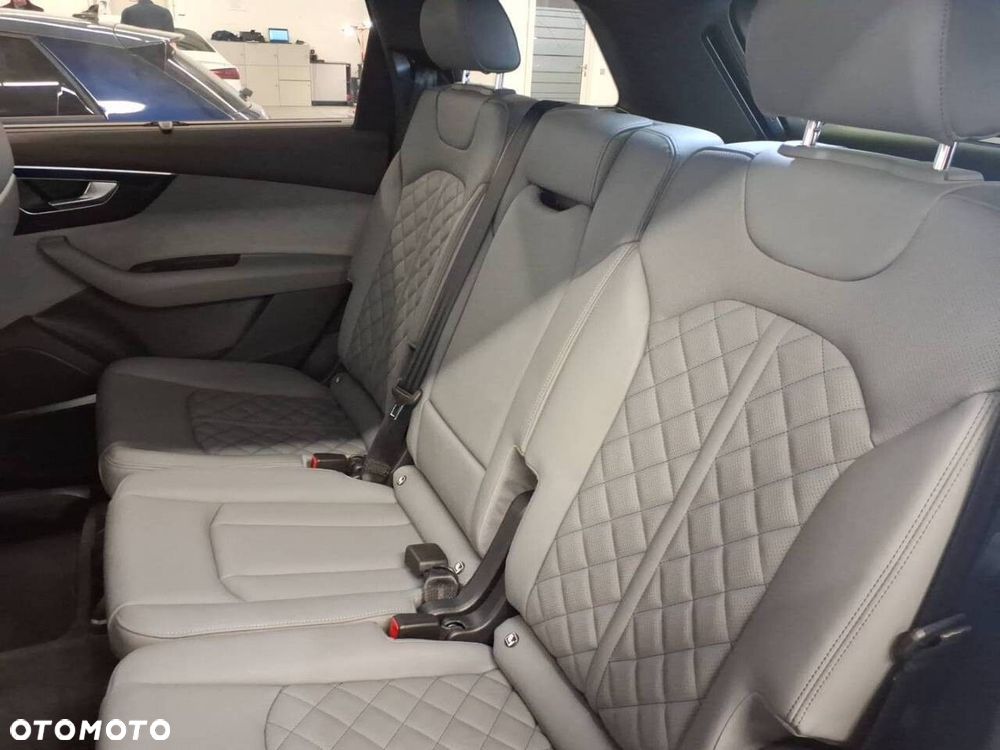 Audi Q7 - 10