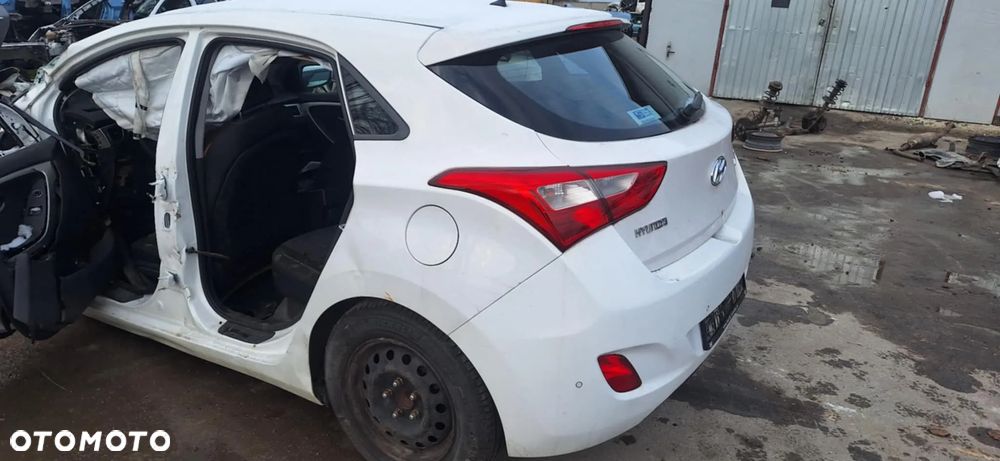 Hyundai I30 II 1,4CRDI 90KM wtryskiwacz wtrysk - 3