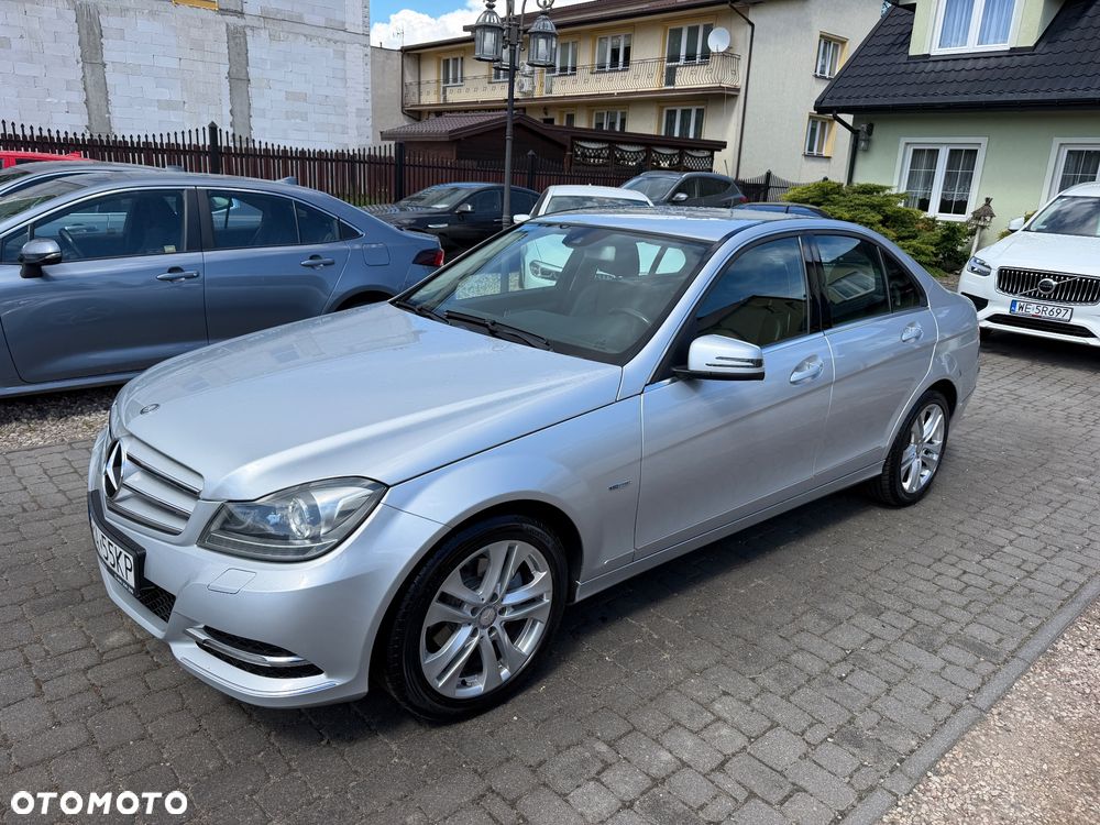 Mercedes-Benz Klasa C 180 CGI BlueEff Avantgarde - 26