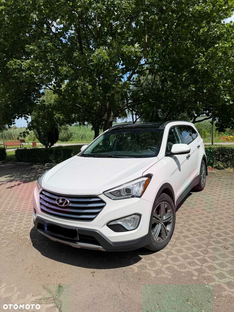 Hyundai Grand Santa Fe - 1