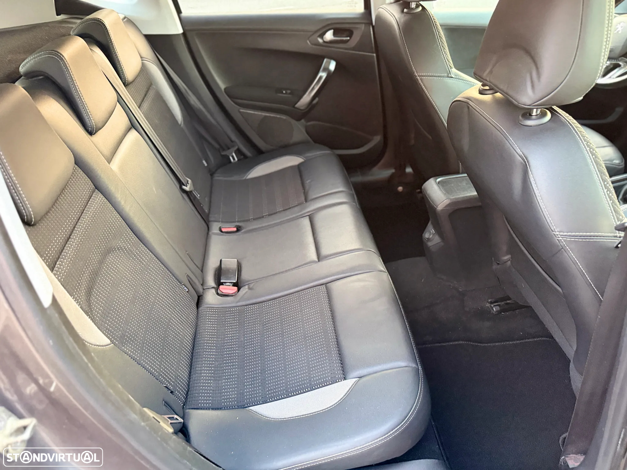 Peugeot 2008 1.6 e-HDi Allure - 9