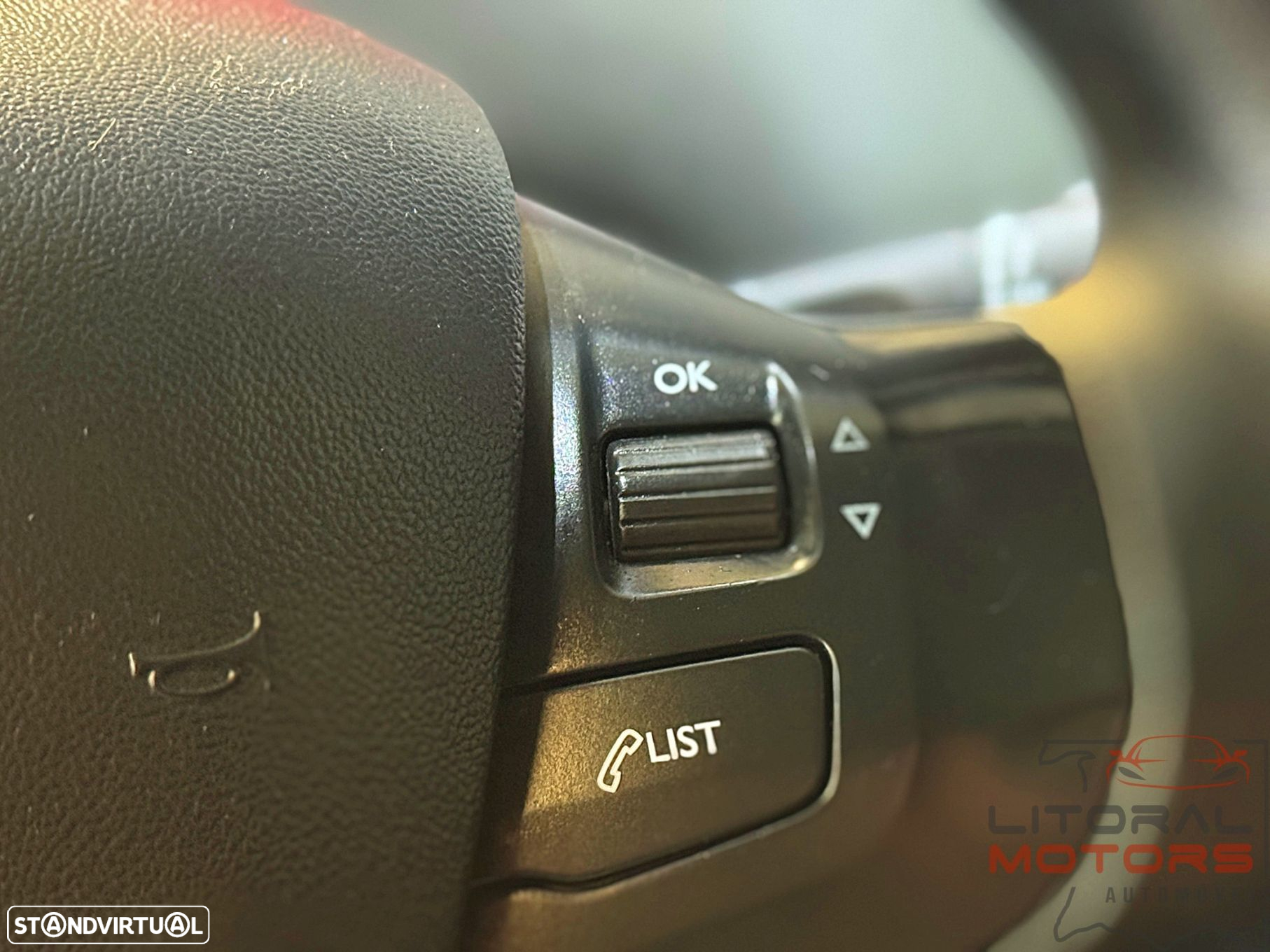 Peugeot 208 1.2 VTi SE Style - 23