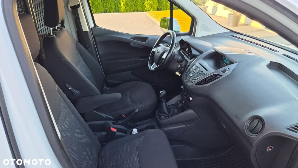Ford Transit Courier - 11