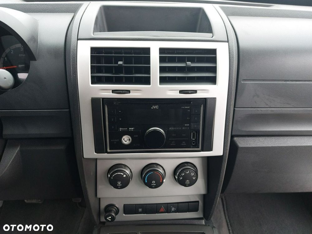 Dodge Nitro - 20