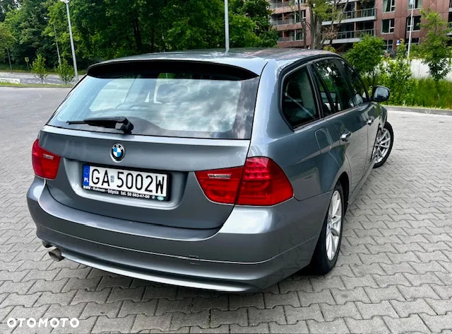 BMW Seria 3 318d DPF Touring - 6