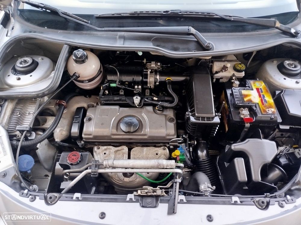 Peugeot 206+ 1.1 Urban - 26