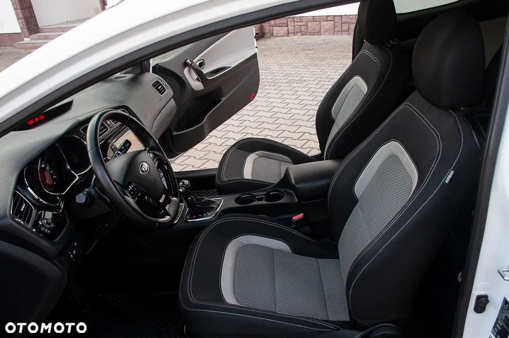 Kia ProCeed 1.6 GDI DCT Spirit - 24