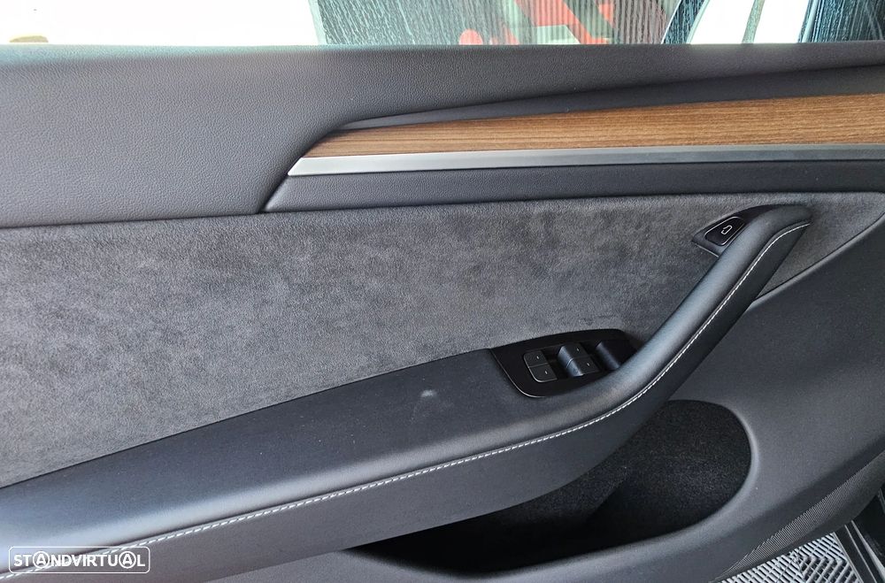 Tesla Model Y Performance Dual Motor AWD - 39