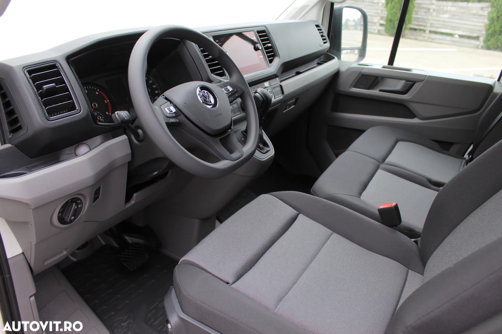 Volkswagen Crafter 3.5 Furgon L5H4 FWD 130kW AG8 - 8