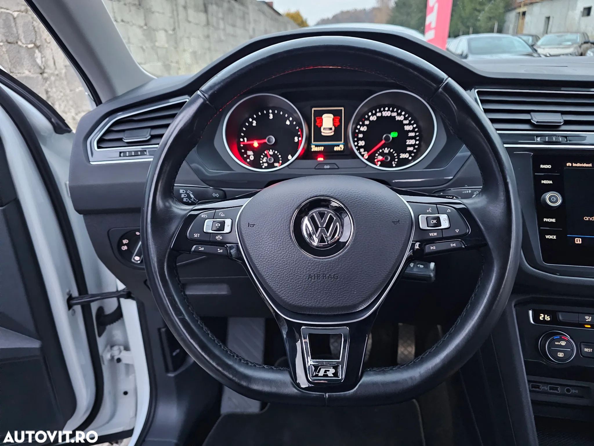 Volkswagen Tiguan 2.0 TDI SCR DSG R-Line - 36
