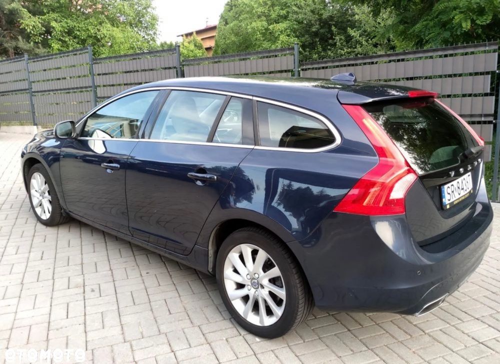 Volvo V60 D4 Momentum - 12