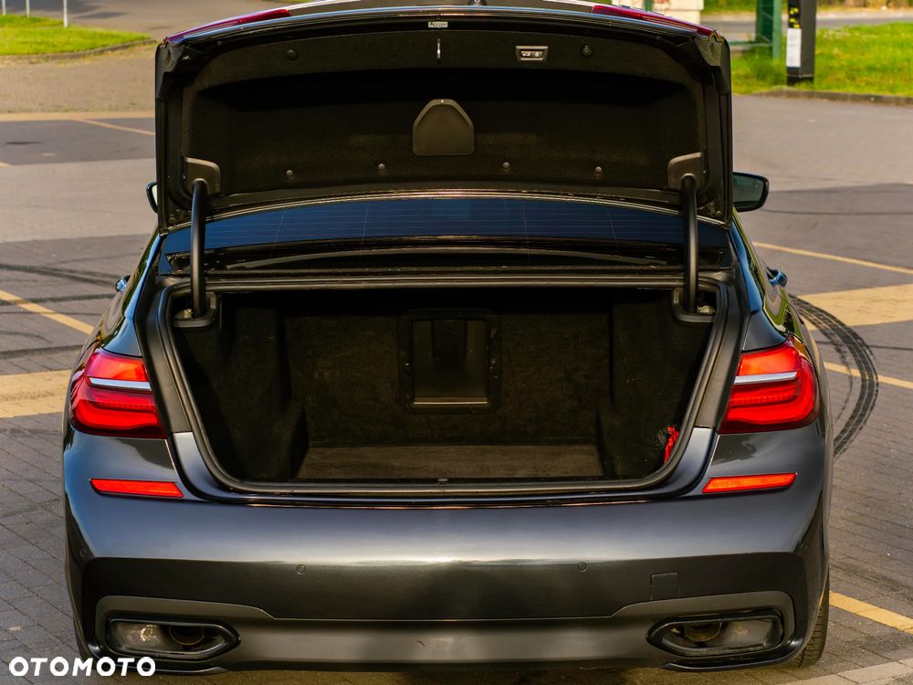 BMW Seria 7 740Li - 26