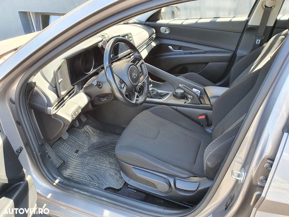 Hyundai Elantra - 7