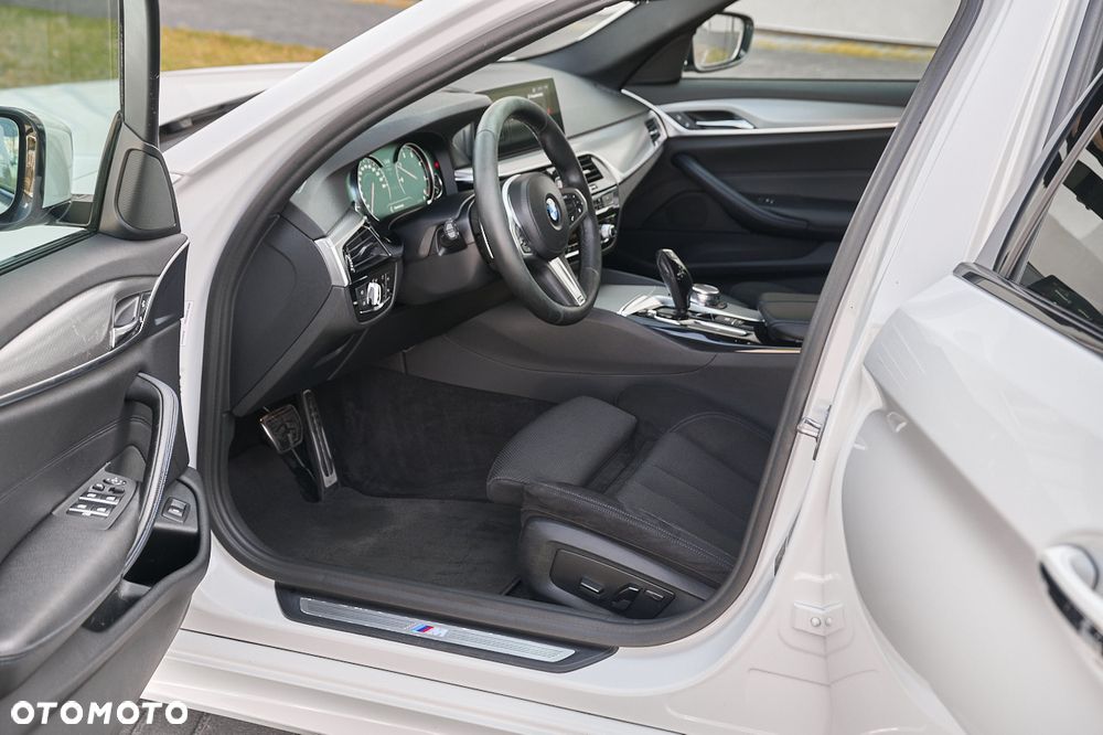 BMW Seria 5 520d xDrive M Sport sport - 25