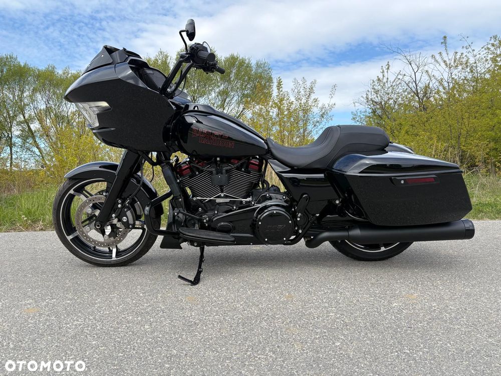 Harley-Davidson Touring Road Glide - 2