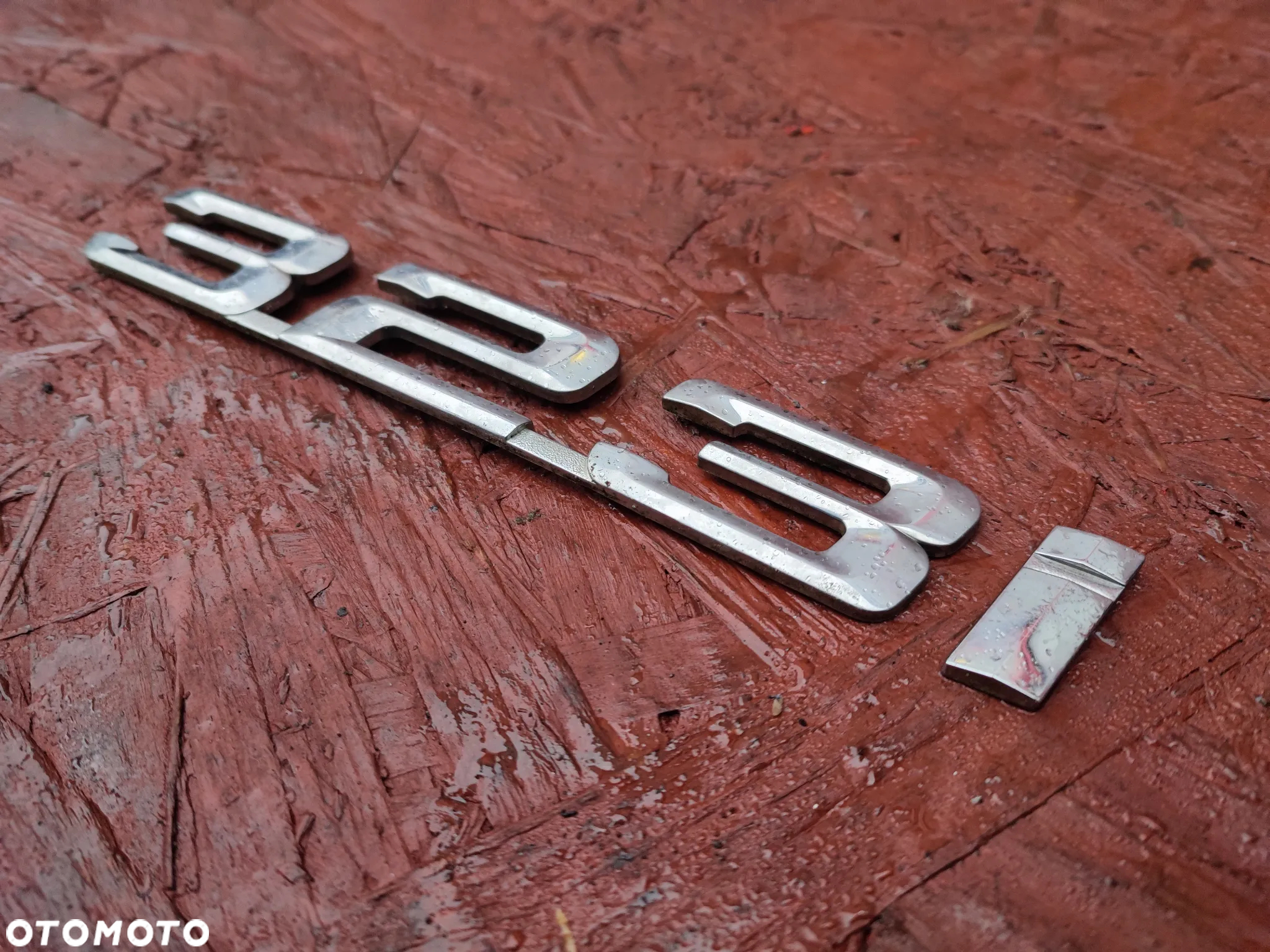 BMW E36 ORYGINALNY ZNACZEK / EMBLEMAT NA KLAPĘ 323i O NR. 8 170 184 / 8 108 831 OEM - 2