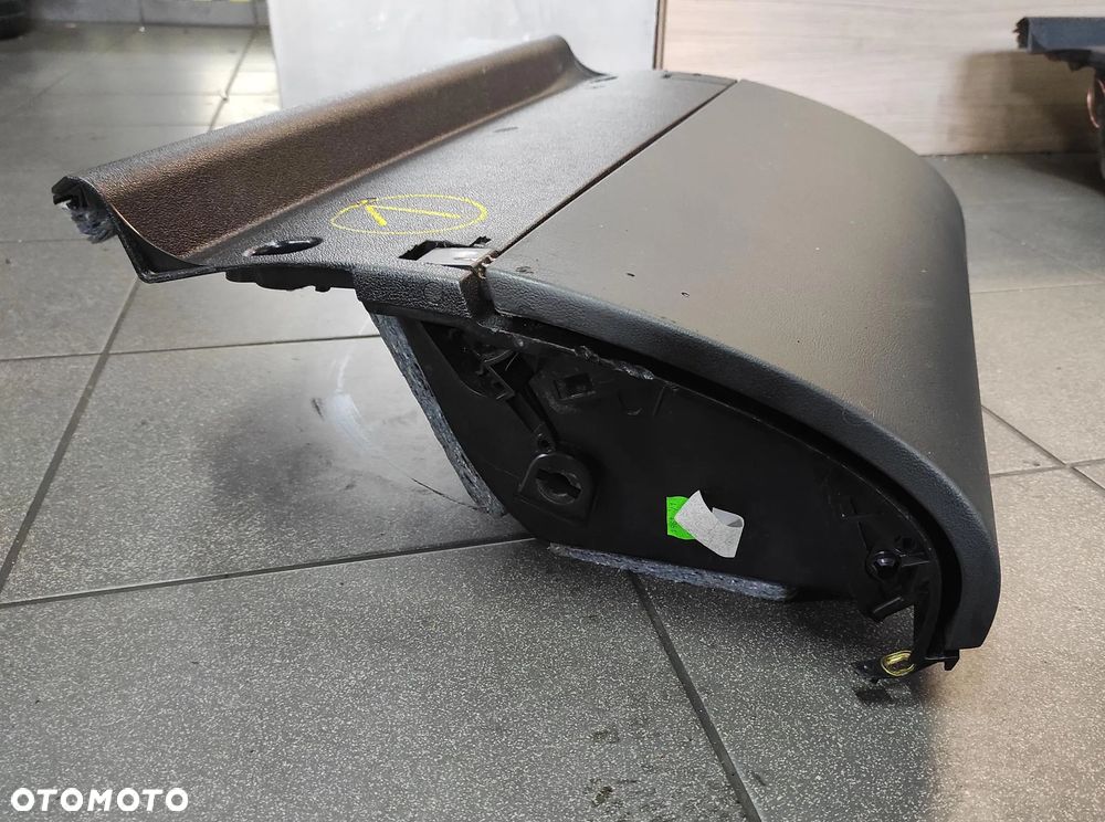 SCHOWEK PASAŻERA A3 8P CZARNY 1 - 3