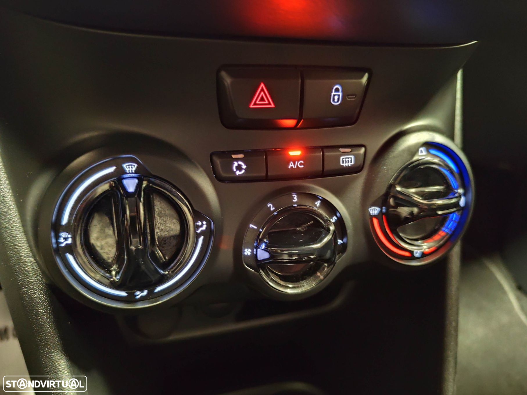 Peugeot 208 1.5 BlueHDi Signature - 25
