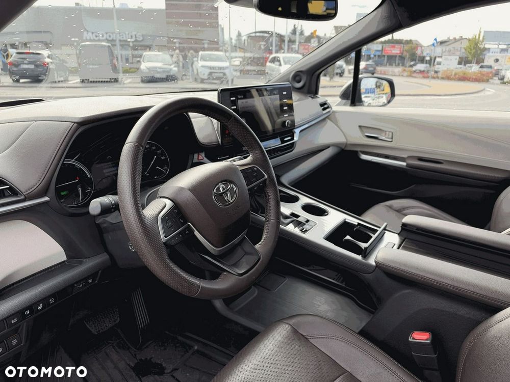 Toyota Sienna - 25