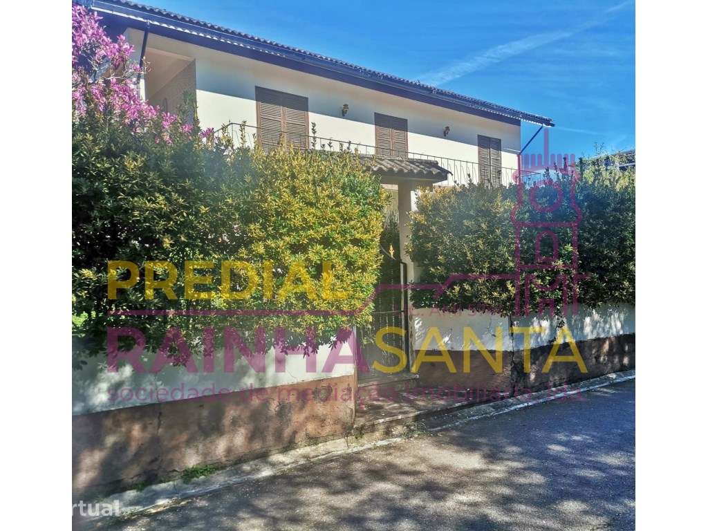 Moradia de r/c, 1º andar, adega, anexos, garagens e terreno - Grande imagem: 2/30