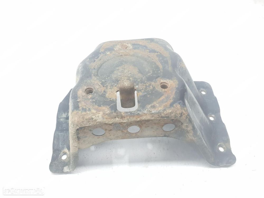 SUPORTE DA RODA SUPLENTE MITSUBISHI MONTERO V20V40 - 1