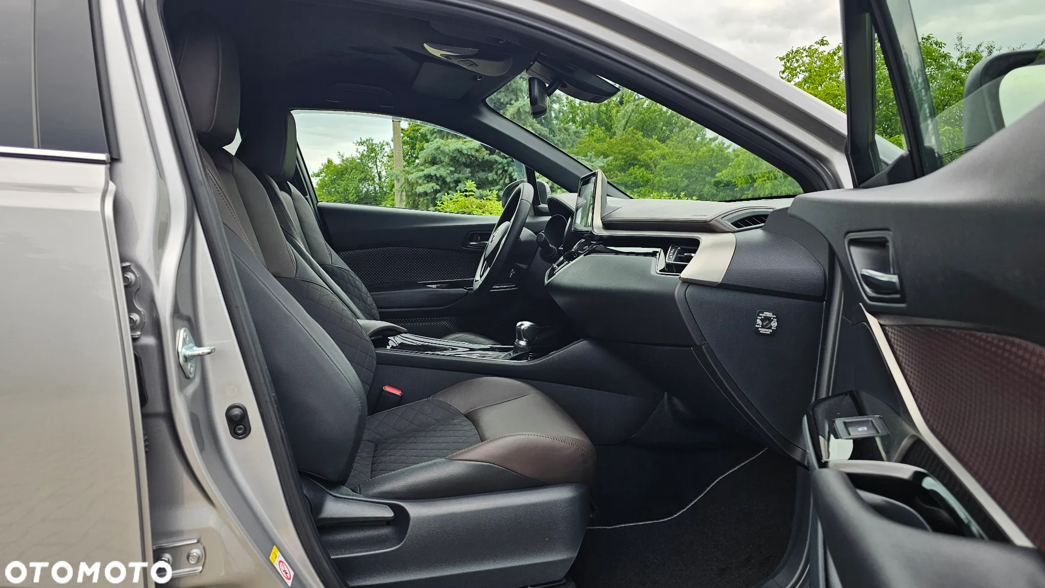 Toyota C-HR Hybrid Lounge - 25