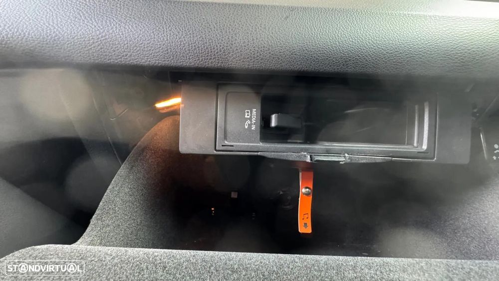 VW Passat 1.6 TDI BlueMotion - 32