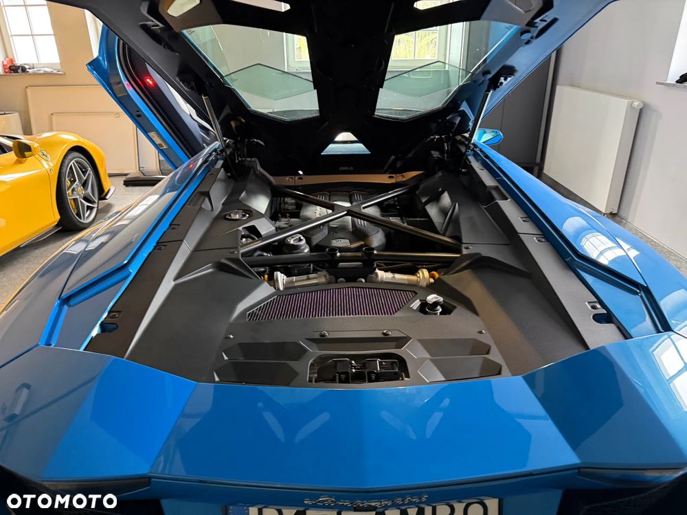 Lamborghini Aventador - 30