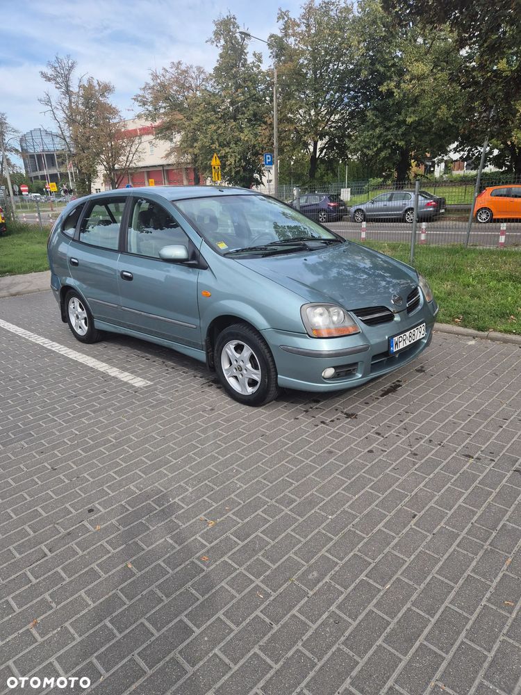 Nissan Almera Tino