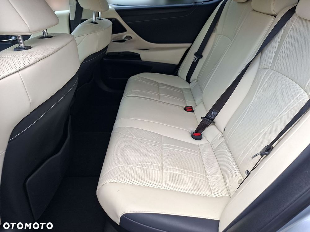 Lexus ES 300h Prestige - 14