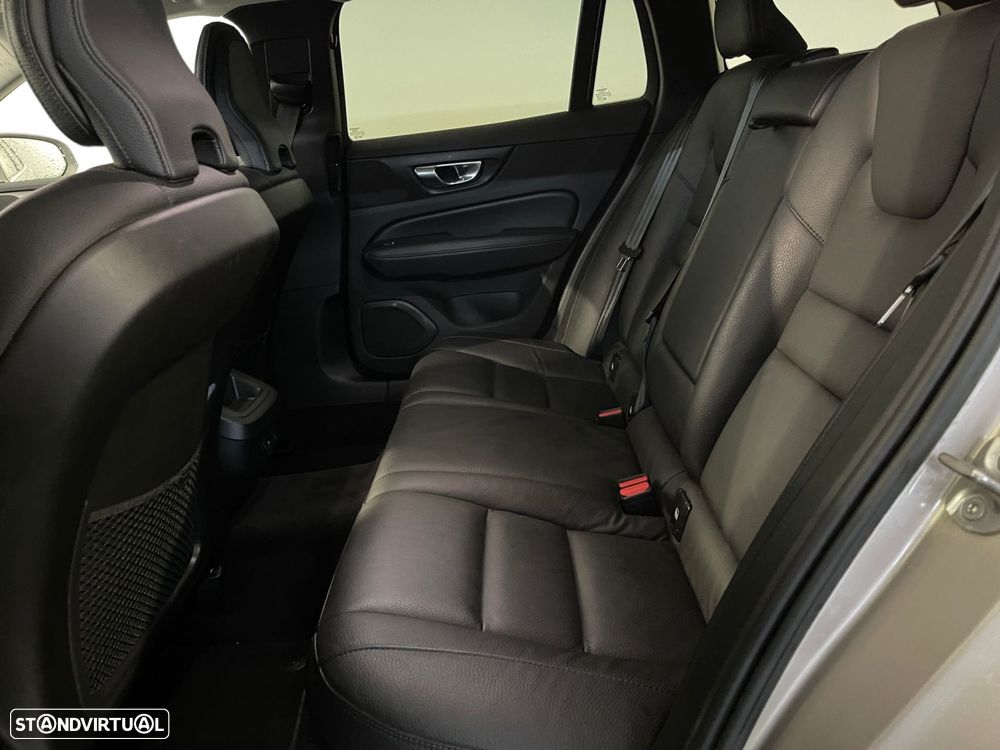 Volvo V60 2.0 B4 Momentum Geartronic - 12