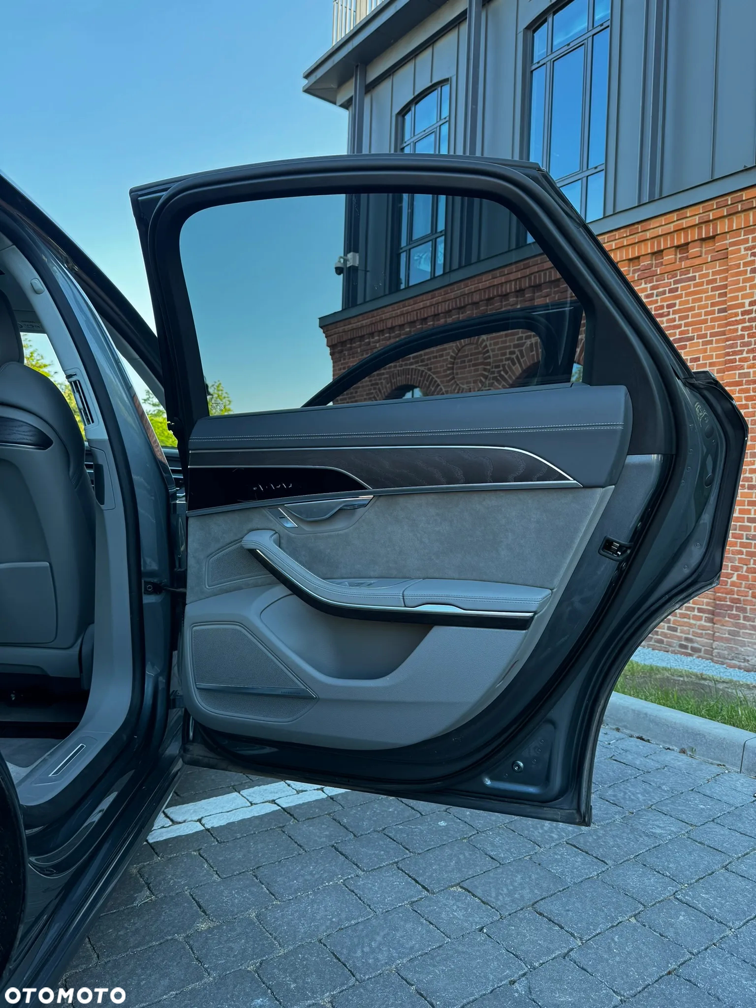 Audi A8 - 40
