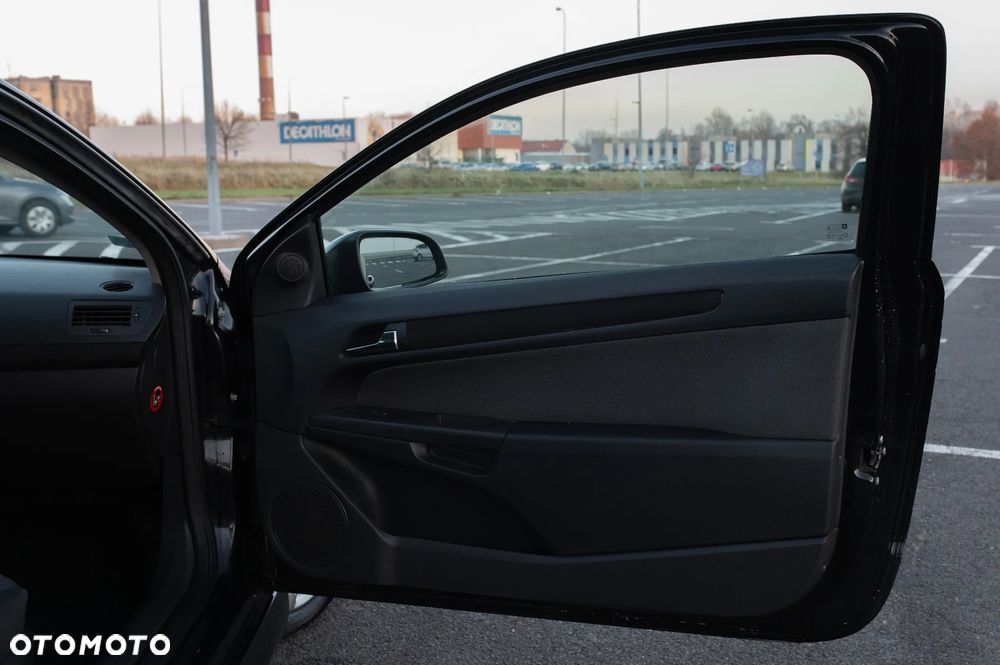 Opel Astra III GTC 1.6 Enjoy - 29